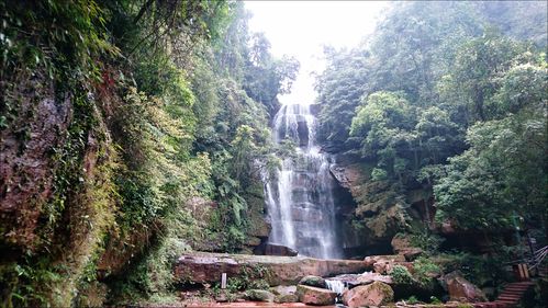2、清新佛冈县燕子岩旅游区