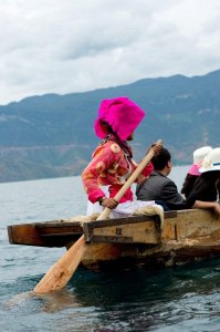 ​泸沽湖畔的摩梭族：“男不娶，女不嫁”？揭开“走婚”骗局的真相