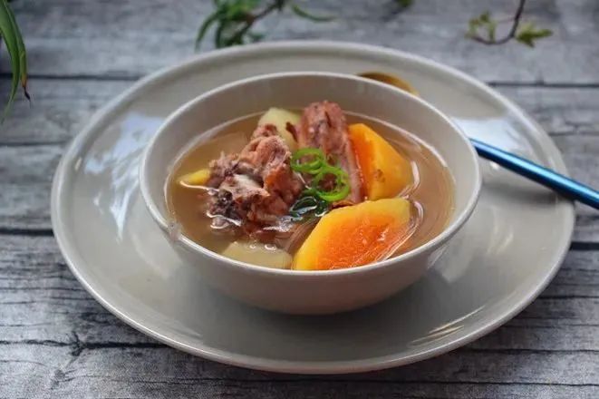 广东木瓜煲汤食谱大全（女人都爱用它煲汤喝）