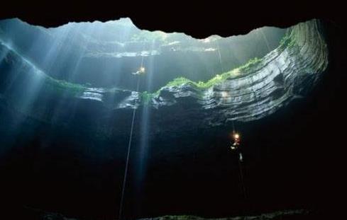 末日天坑事件 末日天坑有人下去过吗