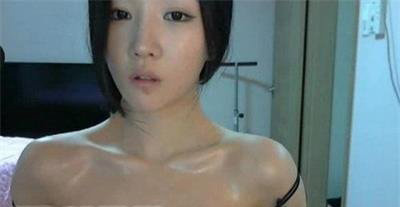  朴妮唛倒精油视频 让网友们浮想连连