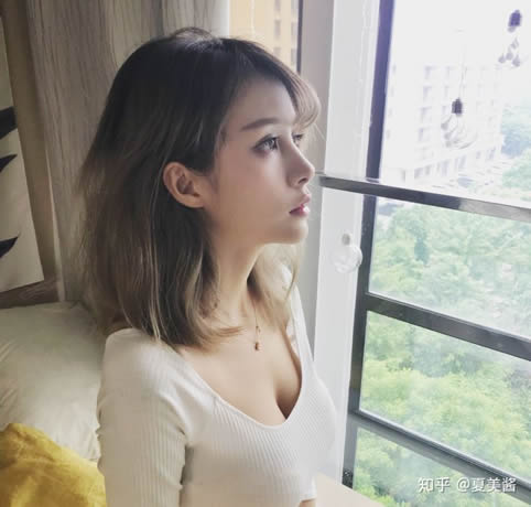 男生暗恋你的表现细节 有很多的小动作哦