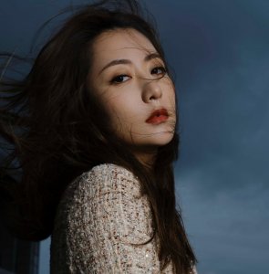 ​35岁白冰大片曝光，巴掌脸太过消瘦，离婚1年坦言享受单身生活