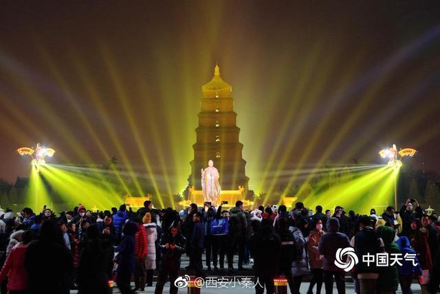 “火树银花合，星桥铁锁开。”唐诗里这样描绘长安的新春盛景。现在