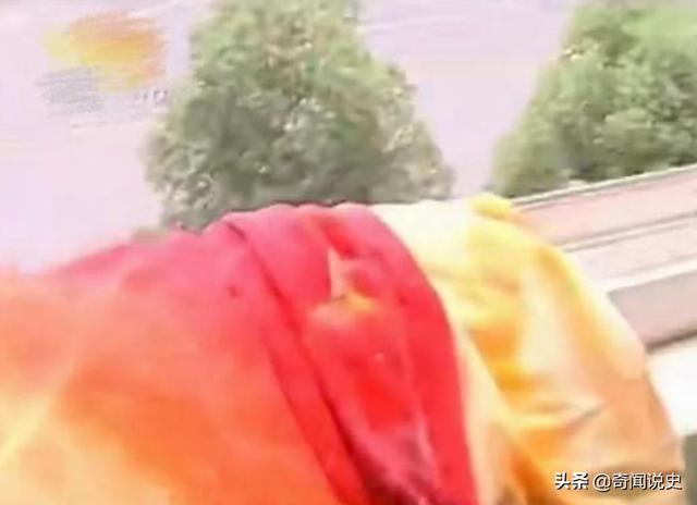 汶川地震事件的英雄人物（故事:抗震英雄受重伤）(16)