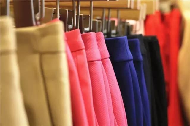 鄂尔多斯羊绒大衣便宜嘛（鄂尔多斯羊绒大衣最多直降4000元）(18)