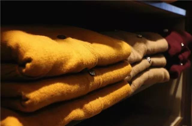 鄂尔多斯羊绒大衣便宜嘛（鄂尔多斯羊绒大衣最多直降4000元）(17)