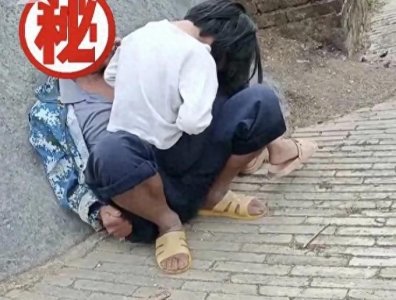 ​快救救小女孩！网传广西一小女孩常坐在光棍怀里，光棍摸女孩屁股