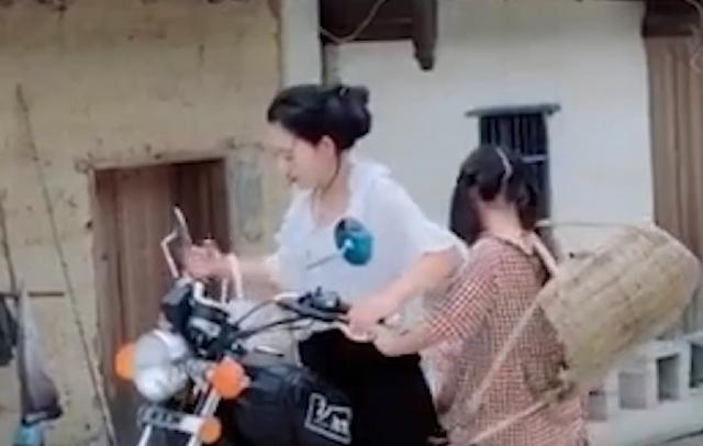 网红沈丹个人简历（乡愁沈丹23岁生下女儿）(9)