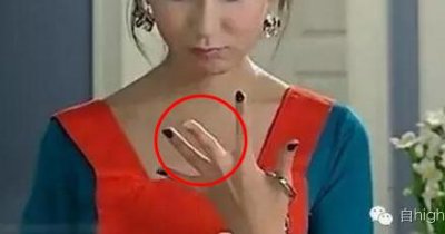 ​女生涂指甲油不涂中指是为什么 中指不涂指甲油什么梗
