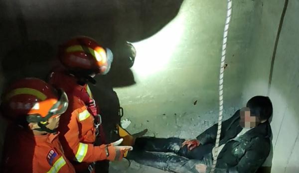 云南躲猫猫事件怎么回事(玩躲猫猫云南俩熊孩子掉进电梯井)