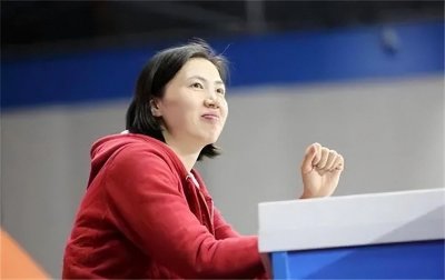 ​前女排队长周苏红，照顾瘫痪丈夫5年后离婚，二婚嫁年长9岁富商？