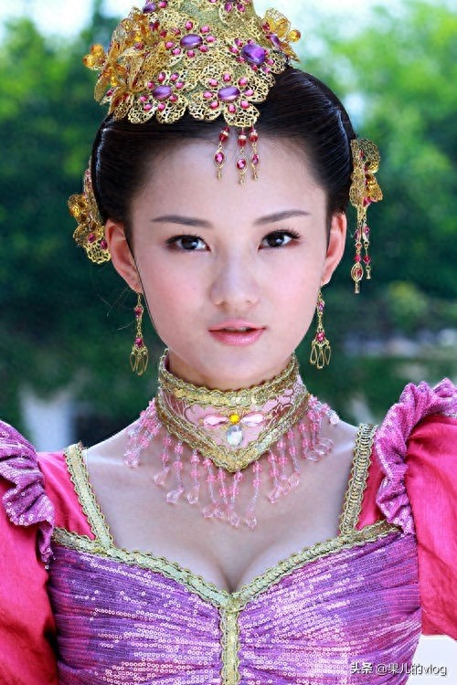 馨子,1985年11月30日出生于上海,《红苹果乐园》筱雅