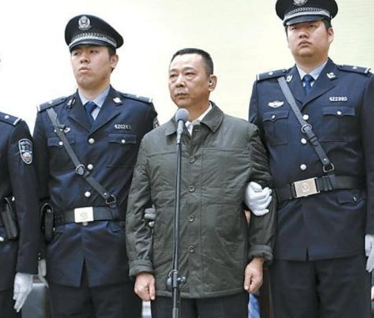 云南十大恶人孙小果杀的谁(四川首善的双面人生)(28)