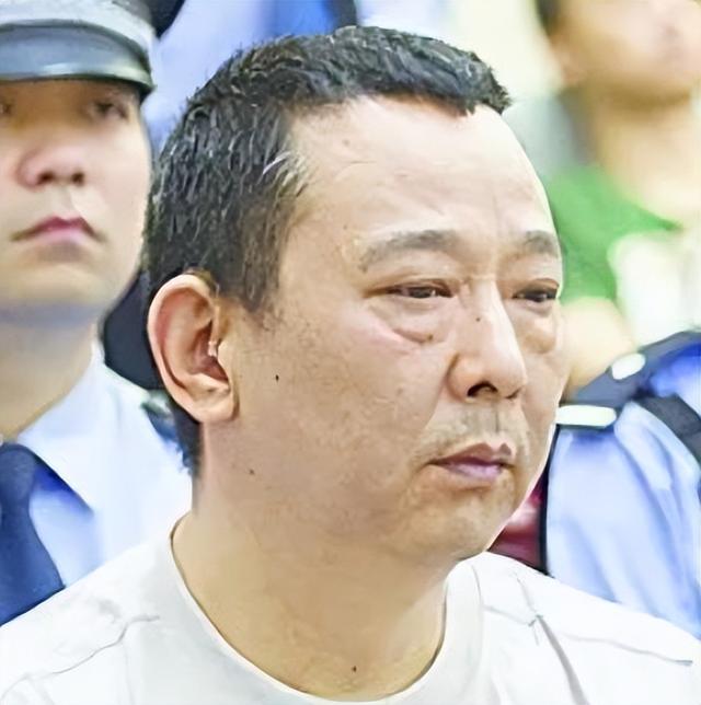 云南十大恶人孙小果杀的谁(四川首善的双面人生)(31)