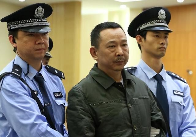 云南十大恶人孙小果杀的谁(四川首善的双面人生)(42)