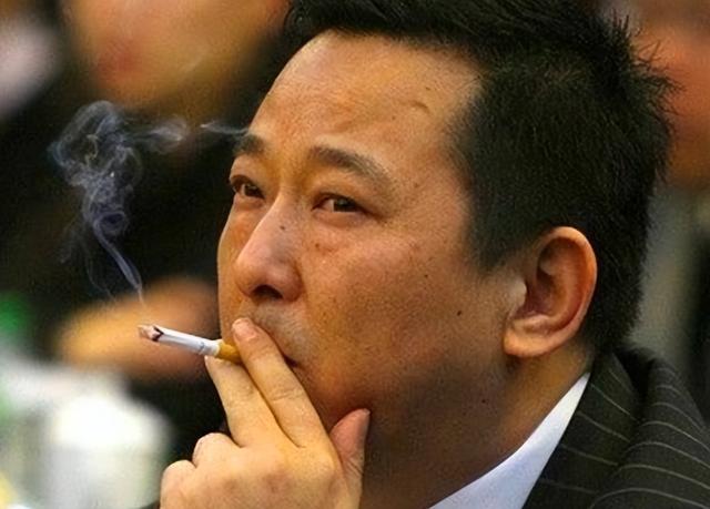 云南十大恶人孙小果杀的谁(四川首善的双面人生)(11)