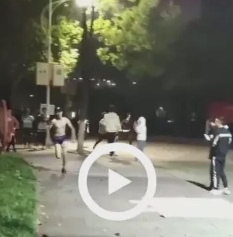 高校回应学生升电竞战队队旗(学校回应:旗杆上没有旗)