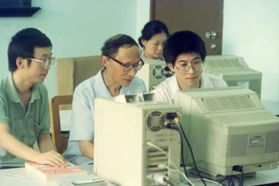 四大巨星陨落之谜(3天内两位巨星陨落)(7)