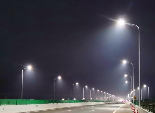 四川新开工的高速公路（博深高速春运前完成沥林西互通照明工程）(1)