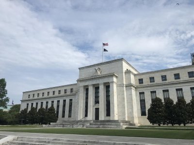 ​降息惊雷后，美联储官员力推“稳步松绑”货币闸门