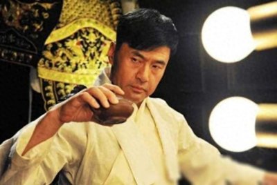 ​2003年，于荣光的父亲被查出肝癌，医生让于荣光赶紧办理住院