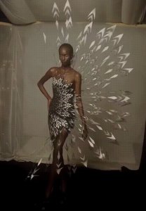 ​Iris van Herpen 2023秋冬高定压轴款礼服，万箭齐发，没有明星穿过