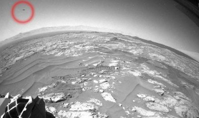 ​UFO研究者Scott C Waring发现NASA最新火星照片的天空中出现飞碟