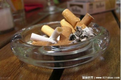 ​烟灰缸里为什么不能倒水是什么梗，下一句是希望你不要懂这句话