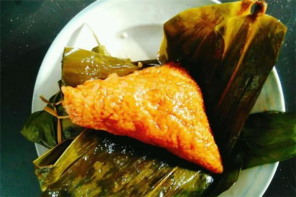 微波炉热粽子要剥皮吗 怎么用微波炉热粽子