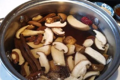 ​菌汤火锅底料菌类粉包怎么放 菌汤火锅底料怎么用