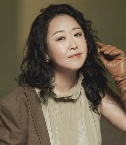 ​演员赵珈琪：撮合母亲与姑父再婚，嫁摆摊丈夫生一子，儿子成骄傲