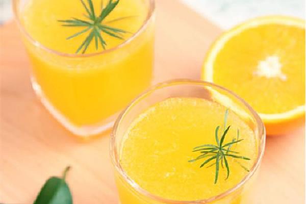 鲜榨橙汁有点酸怎么回事 鲜榨橙汁有点酸正常吗