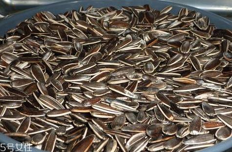 微波炉烤瓜子多长时间 微波炉烤瓜子注意事项