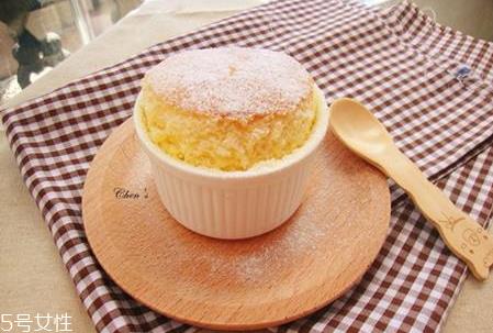 舒芙蕾怎么吃 舒芙蕾直接用勺子吃吗 舒芙蕾怎么吃 舒芙蕾直接用勺子吃吗