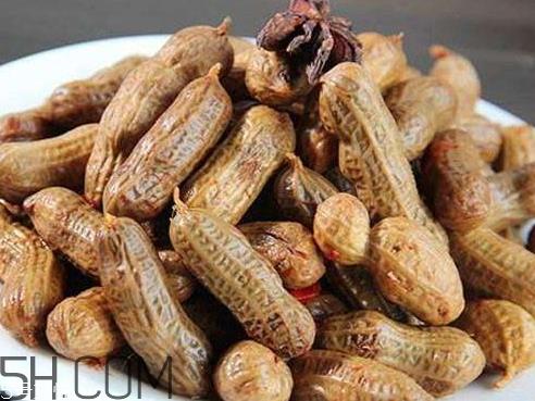 水煮花生为什么会发黑 水煮花生变黑还能吃吗 水煮花生为什么会发黑 水煮花生变黑还能吃吗