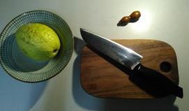 红心芭乐怎么吃？红心芭乐可以吃皮吗