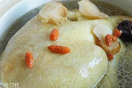 天麻炖鸡可以放红枣吗 当然可以 天麻炖鸡可以放红枣吗 当然可以