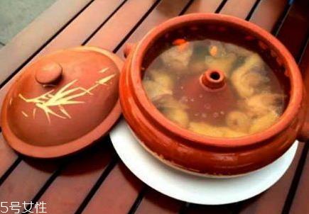 天麻炖鸡可以放红枣吗 当然可以 天麻炖鸡可以放红枣吗 当然可以