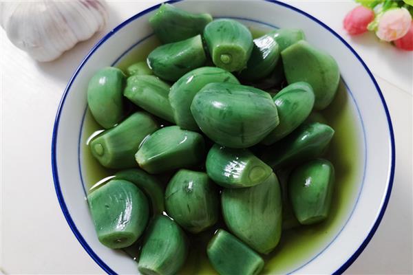 腊八蒜一次最多吃多少 腊八蒜吃多了对身体有伤害吗 腊八蒜一次最多吃多少 腊八蒜吃多了对身体有伤害吗