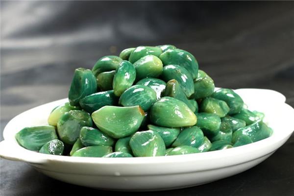 腊八蒜一次最多吃多少 腊八蒜吃多了对身体有伤害吗 腊八蒜一次最多吃多少 腊八蒜吃多了对身体有伤害吗