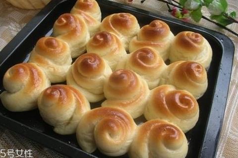 烤箱烤面包需要锡纸吗 选用烘焙用纸 烤箱烤面包需要锡纸吗 选用烘焙用纸