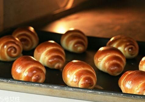 烤箱烤面包需要锡纸吗 选用烘焙用纸 烤箱烤面包需要锡纸吗 选用烘焙用纸