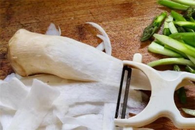 ​鸡腿菇和杏鲍菇的区别 从形状区分