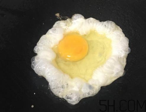 煎鸡蛋为什么会有泡沫?炒鸡蛋为什么会有泡沫? 煎鸡蛋为什么会有泡沫?炒鸡蛋为什么会有泡沫?