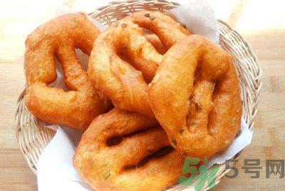 油饼和酸奶可以同食吗?油饼和酸奶一起吃会怎么样？