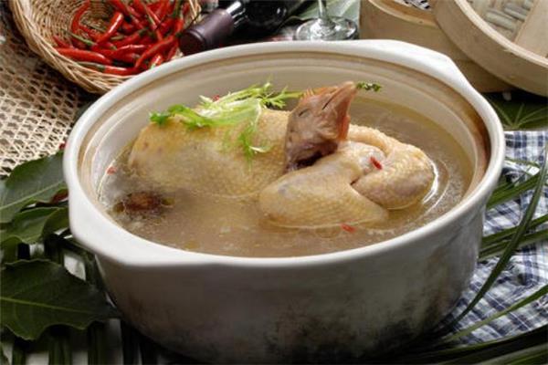 童子鸡是几个月的鸡 童子鸡可以煲汤吗