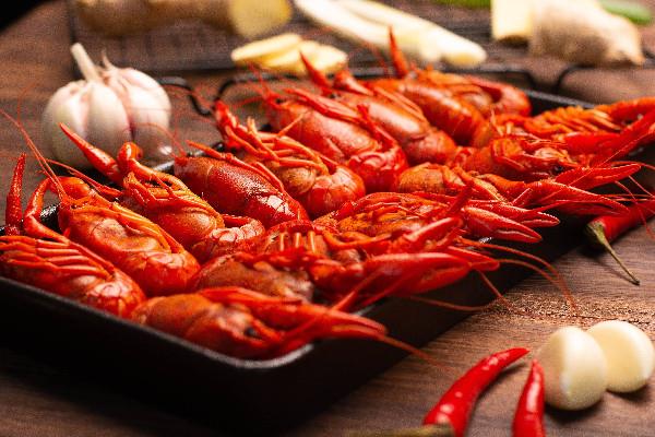 小龙虾放冰箱第二天还能吃吗 小龙虾隔夜加热可以吃吗