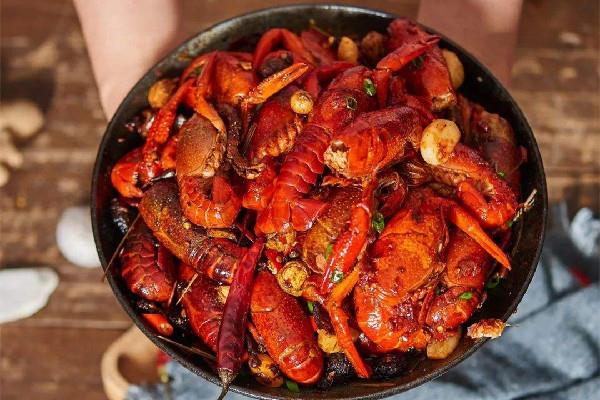 小龙虾放冰箱第二天还能吃吗 小龙虾隔夜加热可以吃吗