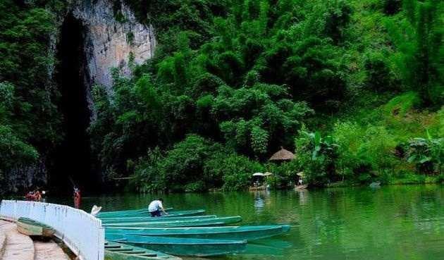 西南一个村的,被称为“最后世外桃源”,进出靠两个溶洞!